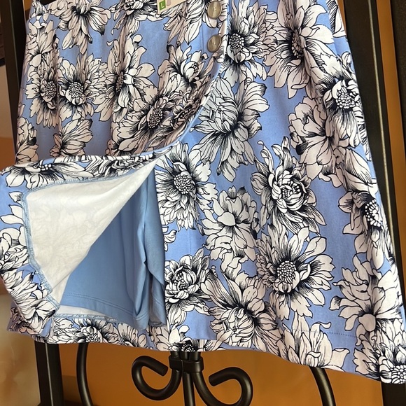 JONES NEW YORK THE FAUX WRAP SKORT Light Blue Graphic Flowers - Picture 3 of 7